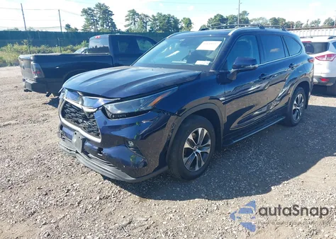 2022 Toyota Highlander Xle z USA, uszkodzony, nr VIN 5TDGZRBH0NS244344